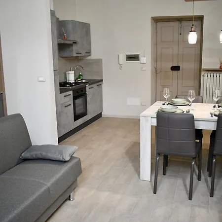 Ferienwohnung Alice In Centro Vercelli Exterior foto